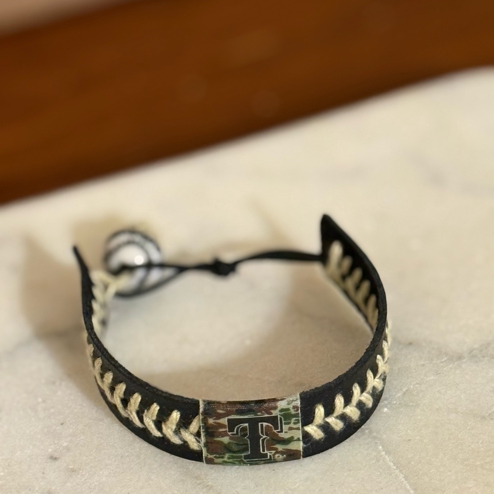 ⚾️🧢Texas Rangers Leather Black and Cream Bracelet with Camo Accent